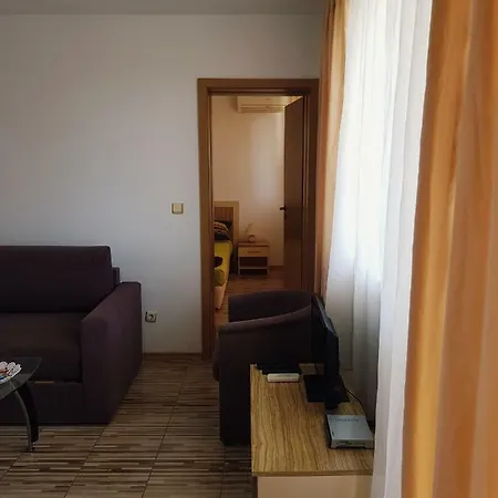 Guest Salena 阳光海滩