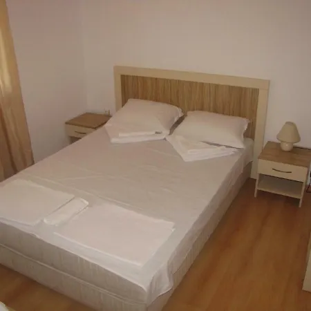 Guest Salena Apartahotel