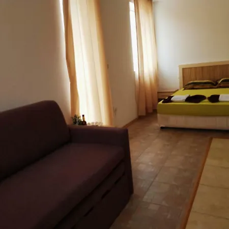 Aparthotel Guest Salena 3*