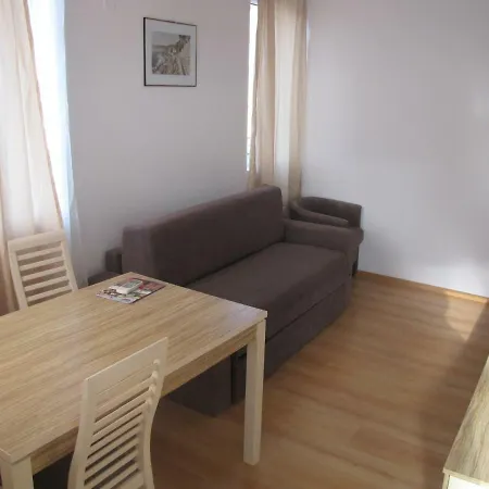 아파트호텔 Guest Salena 3*